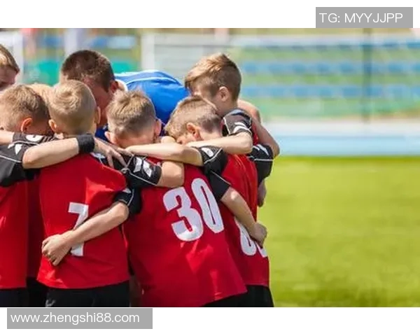 奥伦堡与莫火车的较量揭示了足球战术与团队合作的重要性